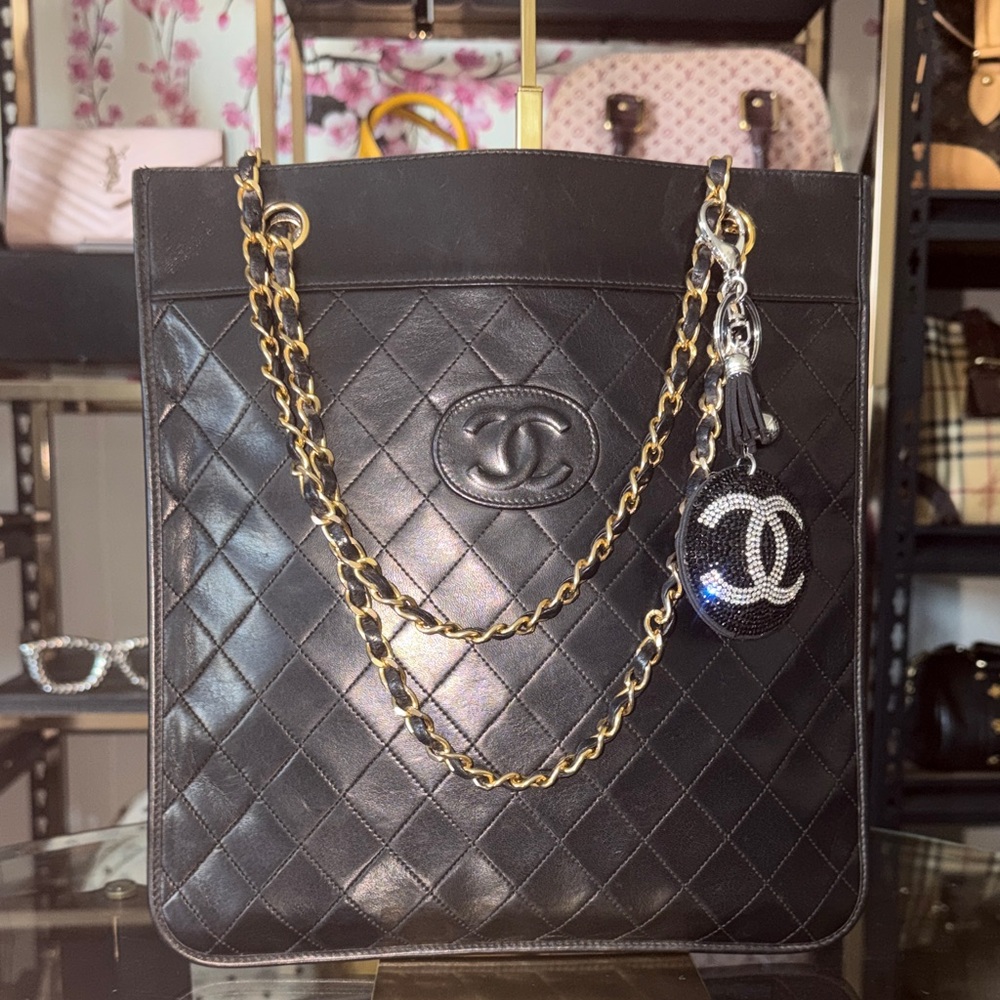 CHANEL Black Quilted Leather Shoulder Tote with Gold Chain